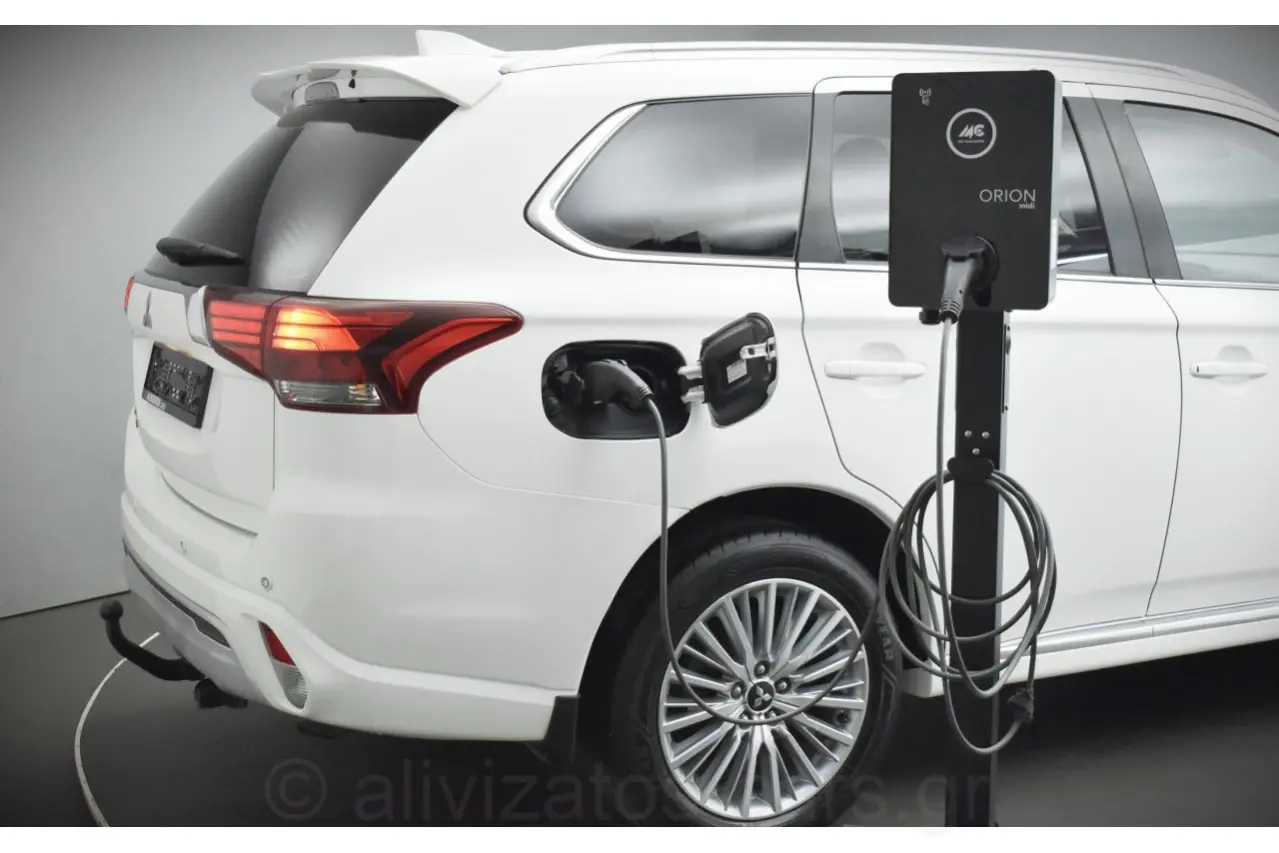 Mitsubishi Outlander - View 3