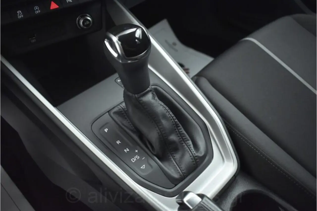 https://cdn.autoq.gr/websites/alivizatos-cars.gr/images/vehicles/2300053/web_00002-audi-a1-sportback-30-tfsi-automato-advanced-768x512.jpg