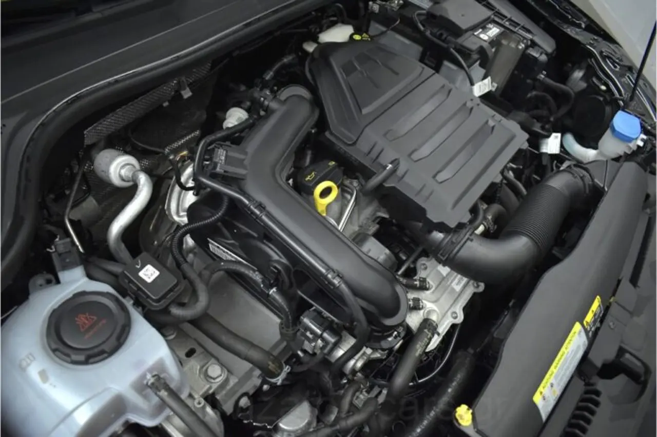 https://cdn.autoq.gr/websites/alivizatos-cars.gr/images/vehicles/2300053/web_00043-audi-a1-sportback-30-tfsi-automato-advanced-768x512.jpg