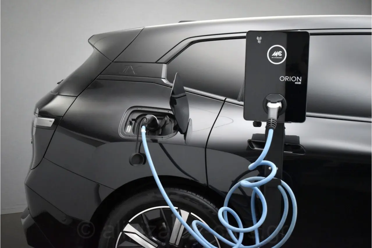 BMW iX - View 2