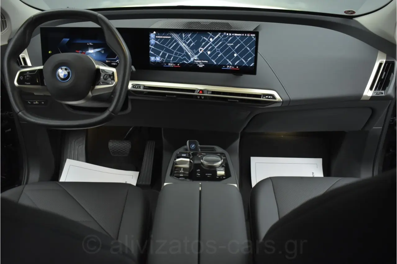 BMW iX - View 3