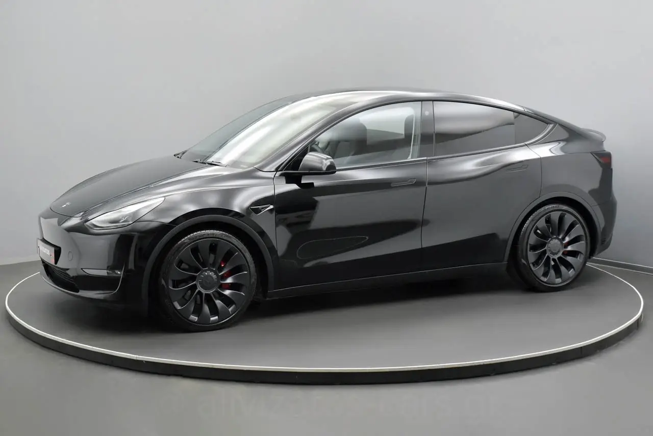 Tesla Model Y - View 3