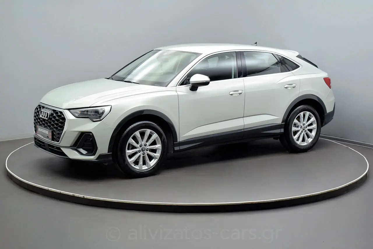 Audi Q3 - View 3