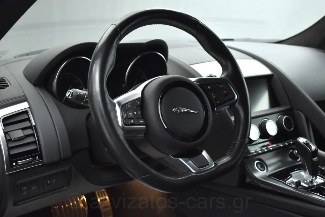 Jaguar F-type - View 2