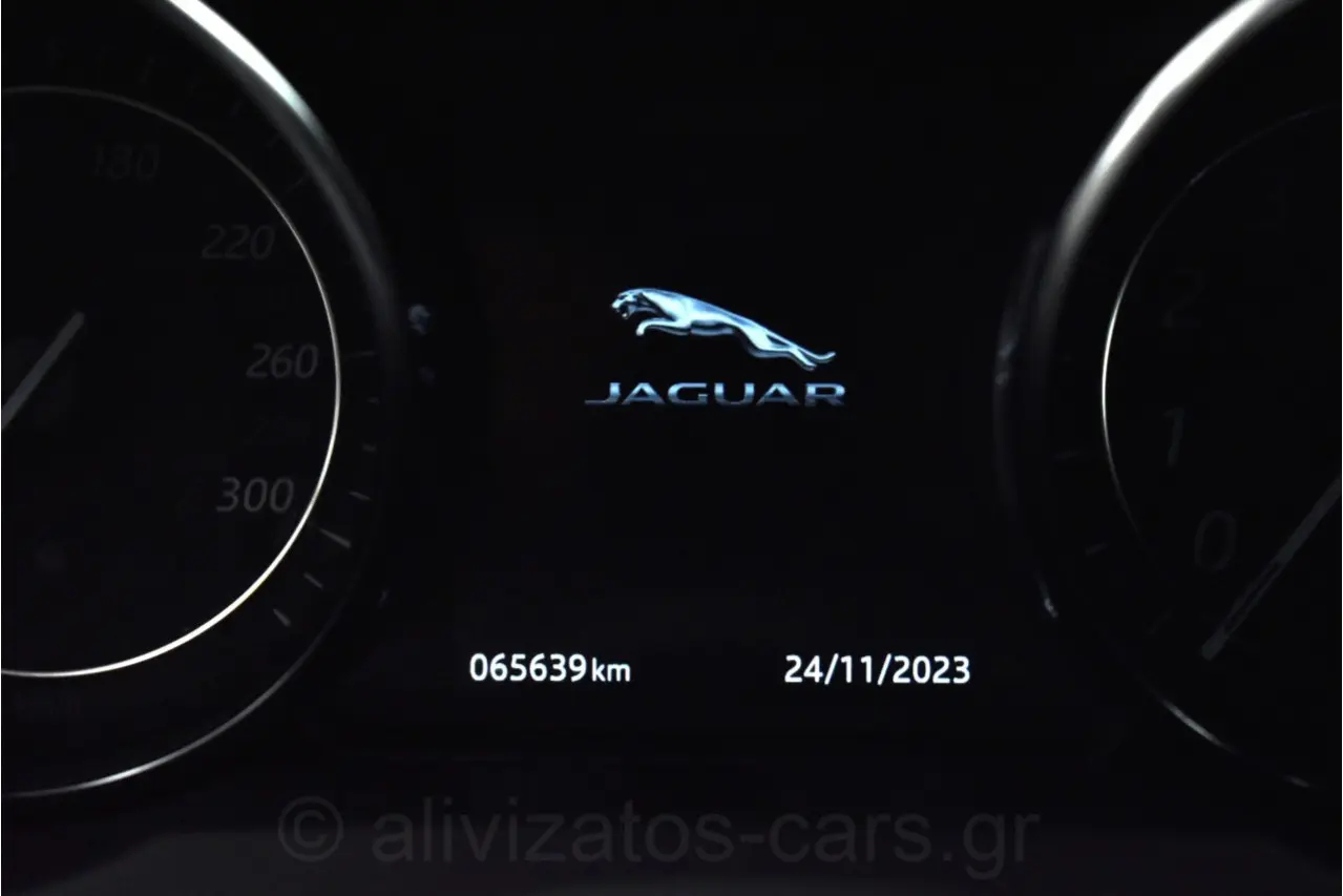 Jaguar F-type - View 3
