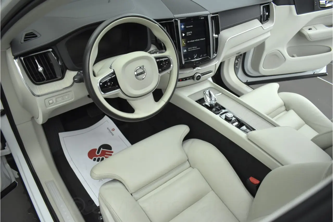 Volvo XC60 - View 3