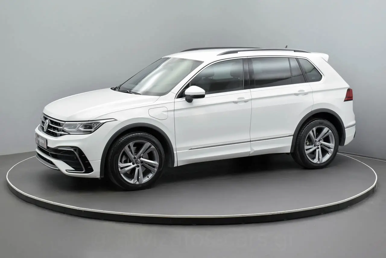 Volkswagen Tiguan - View 3