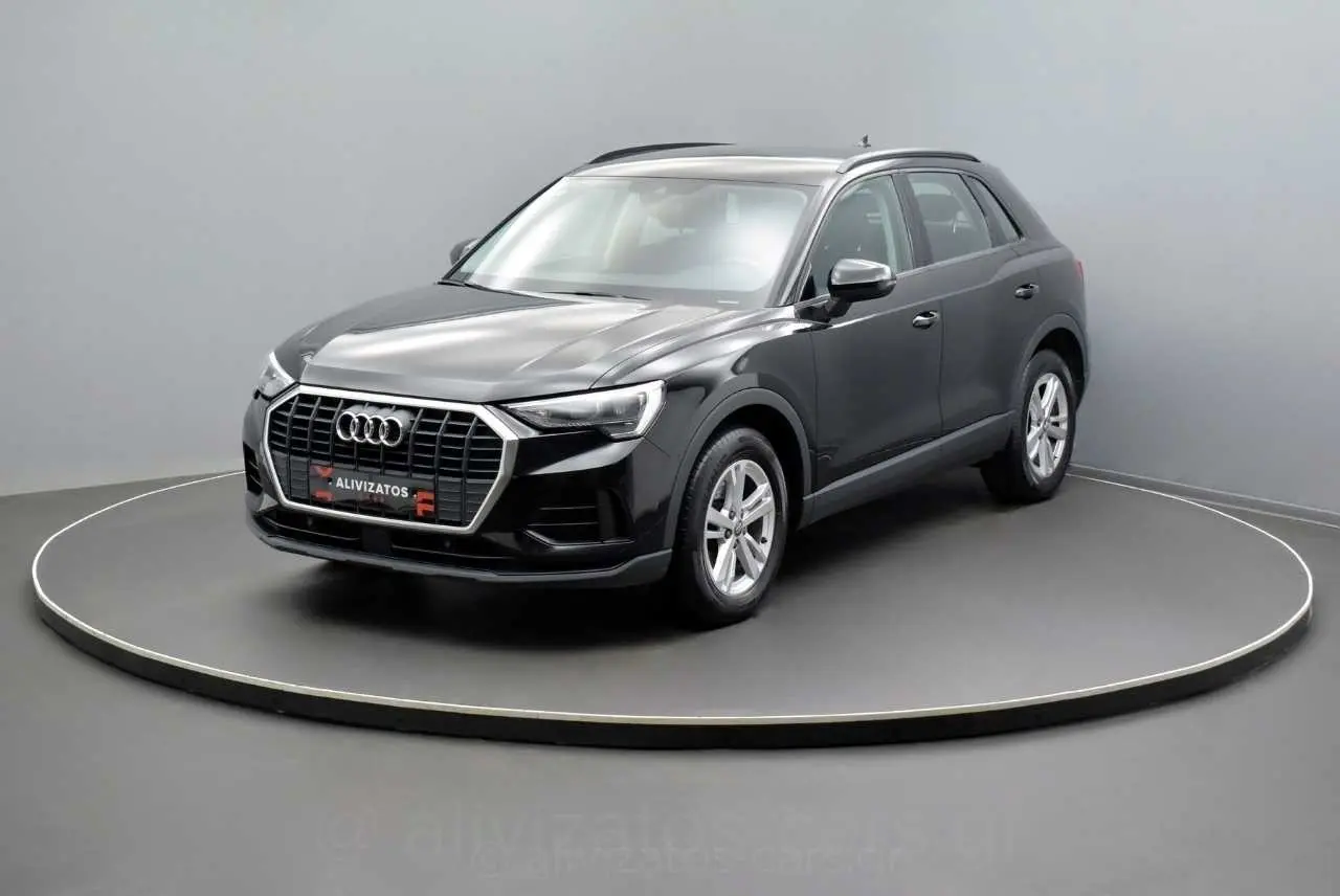 Audi Q3 - View 2
