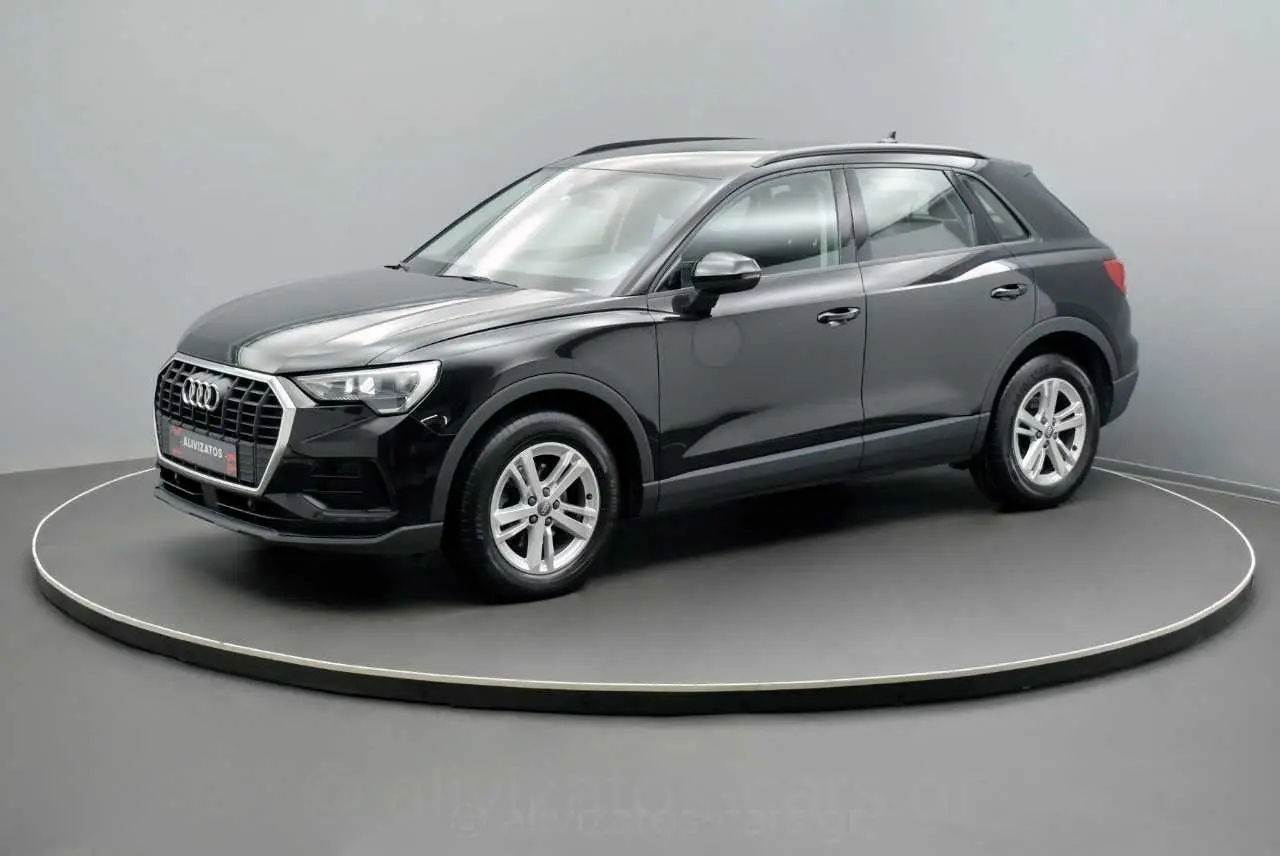 Audi Q3 - View 3