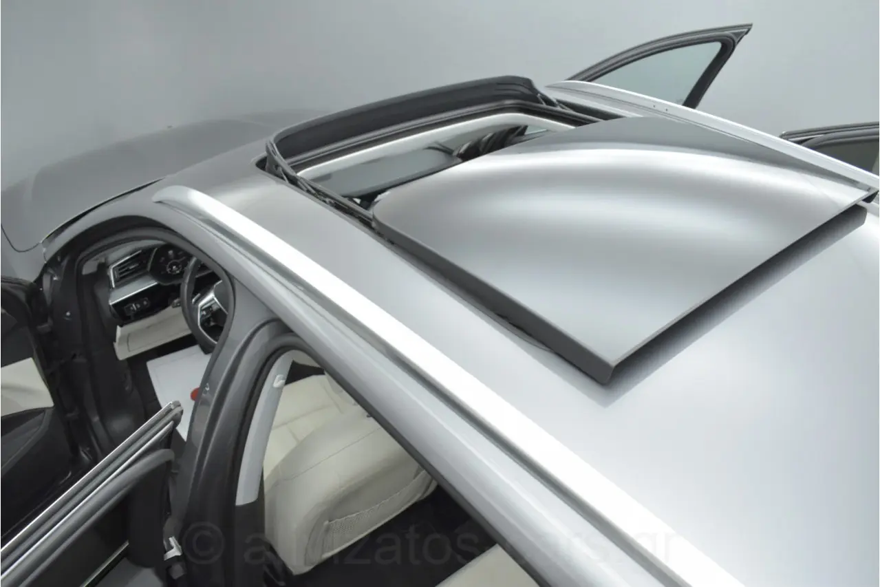 Audi e-tron - View 2