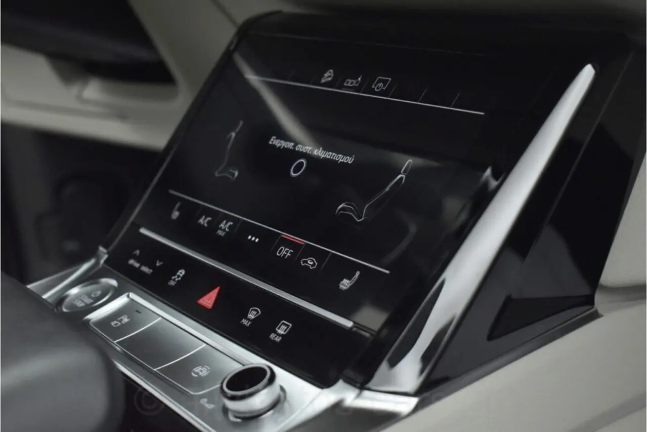 Audi e-tron - View 3