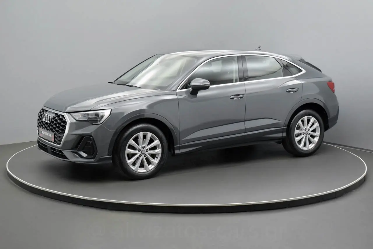 Audi Q3 - View 3