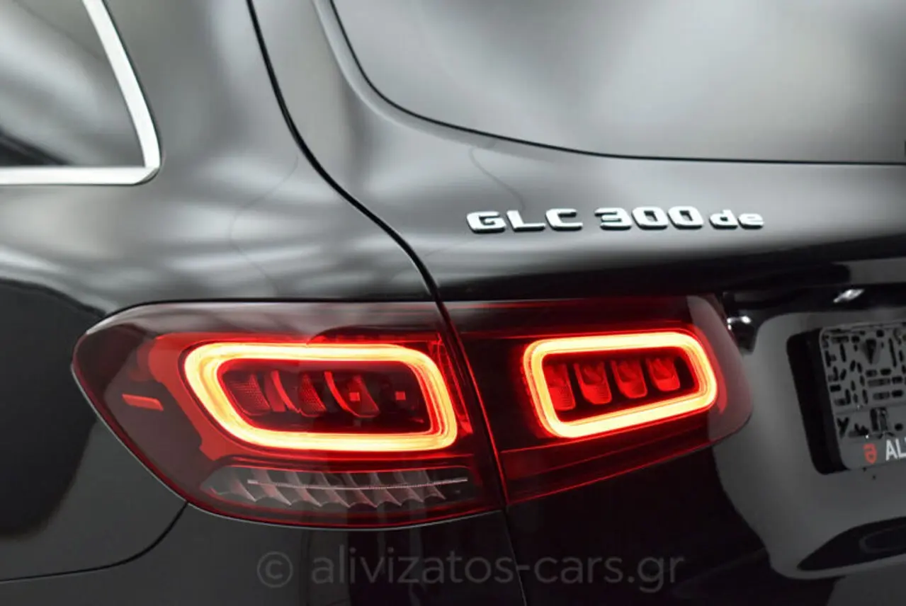 https://cdn.autoq.gr/websites/alivizatos-cars.gr/images/vehicles/8636/mercedes-benz-glc-300-4matic-9g-tronic-plug-in-diesel-facelift-8636-11-768x514.jpg