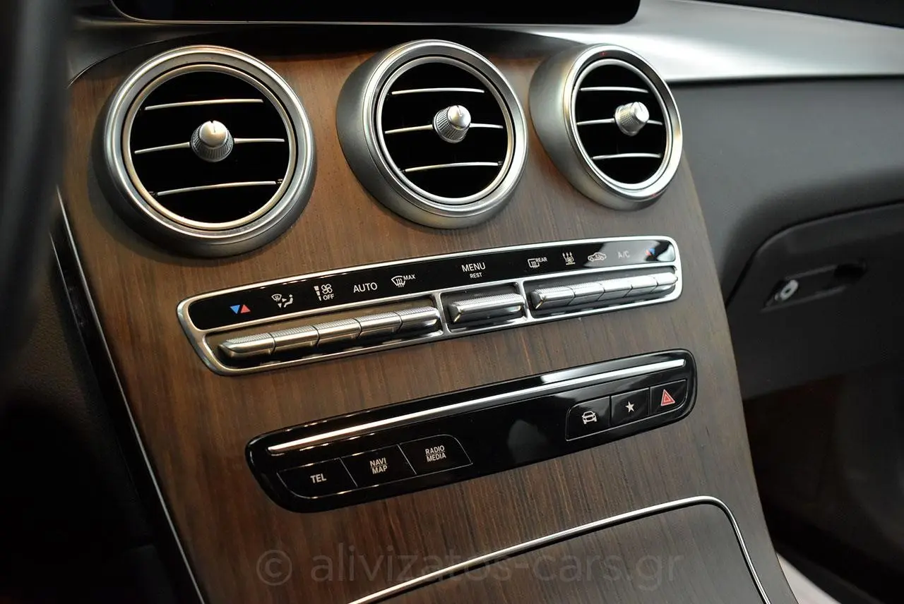 https://cdn.autoq.gr/websites/alivizatos-cars.gr/images/vehicles/8636/mercedes-benz-glc-300-4matic-9g-tronic-plug-in-diesel-facelift-8636-31.jpg