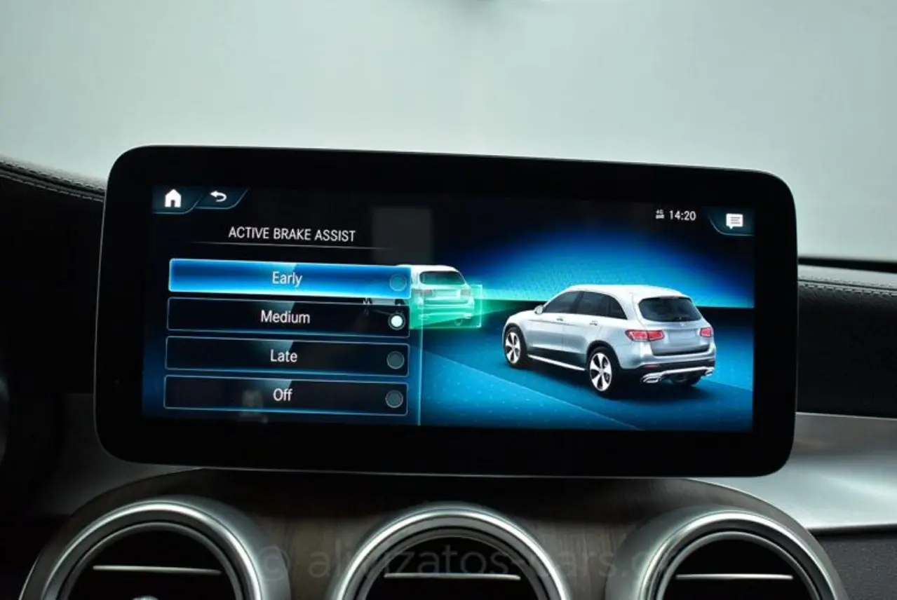 https://cdn.autoq.gr/websites/alivizatos-cars.gr/images/vehicles/8636/mercedes-benz-glc-300-4matic-9g-tronic-plug-in-diesel-facelift-8636-39-768x514.jpg
