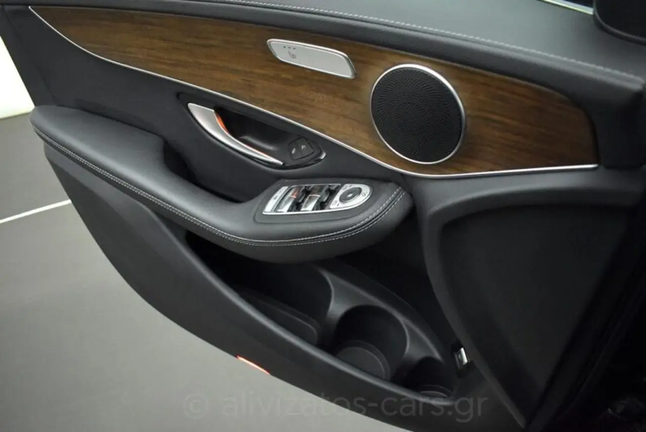 https://cdn.autoq.gr/websites/alivizatos-cars.gr/images/vehicles/8636/mercedes-benz-glc-300-4matic-9g-tronic-plug-in-diesel-facelift-8636-45-768x514.jpg