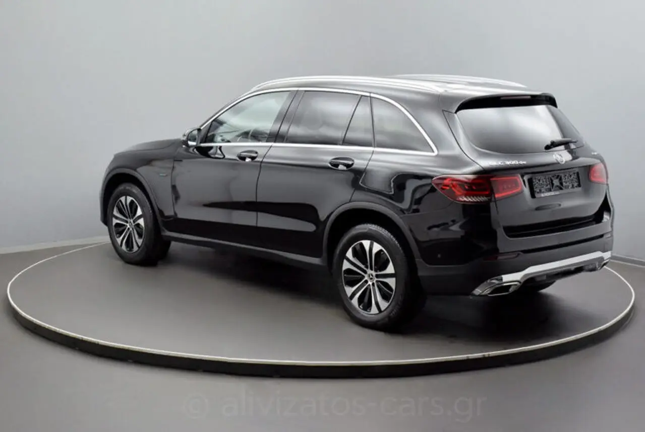 https://cdn.autoq.gr/websites/alivizatos-cars.gr/images/vehicles/8636/mercedes-benz-glc-300-4matic-9g-tronic-plug-in-diesel-facelift-8636-5-768x514.jpg