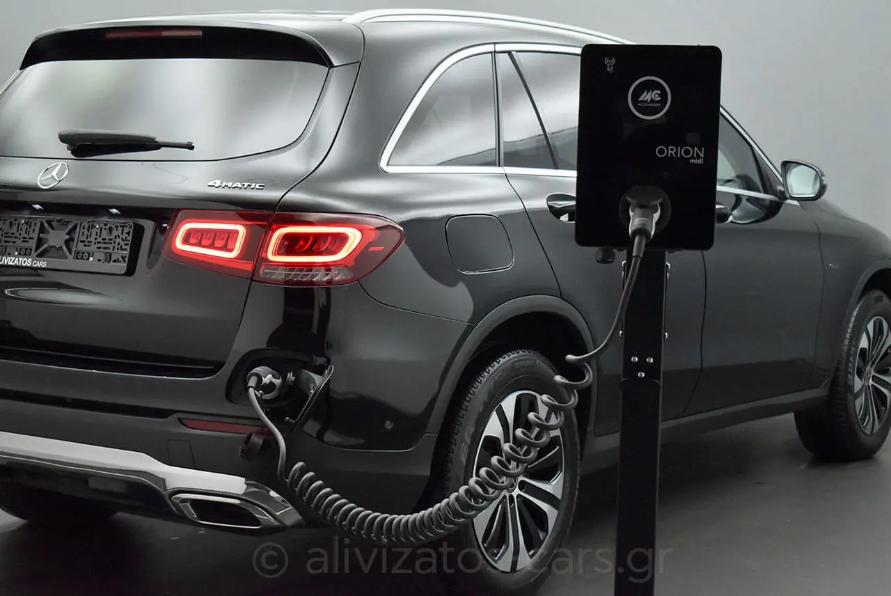 https://cdn.autoq.gr/websites/alivizatos-cars.gr/images/vehicles/8636/mercedes-benz-glc-300-4matic-9g-tronic-plug-in-diesel-facelift-8636-8.jpg