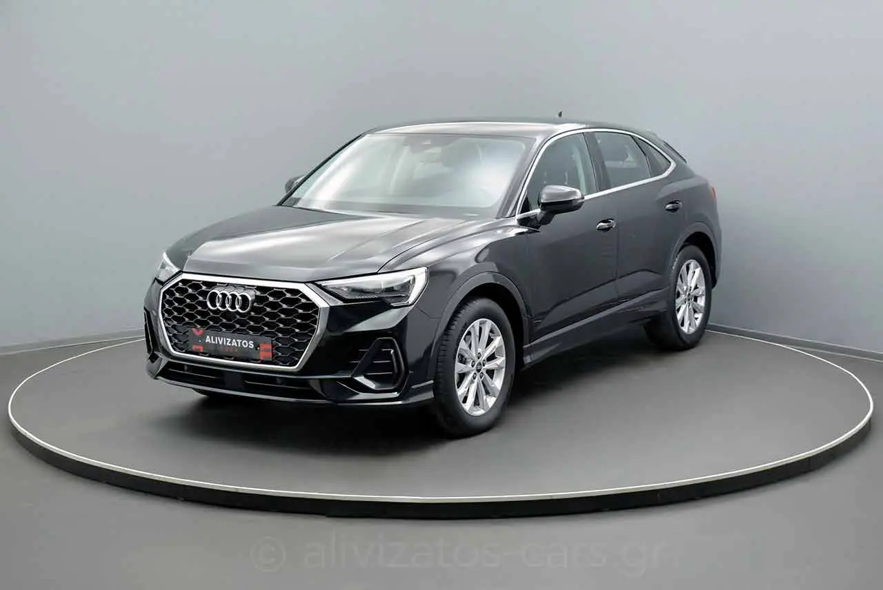 Audi Q3 - View 2