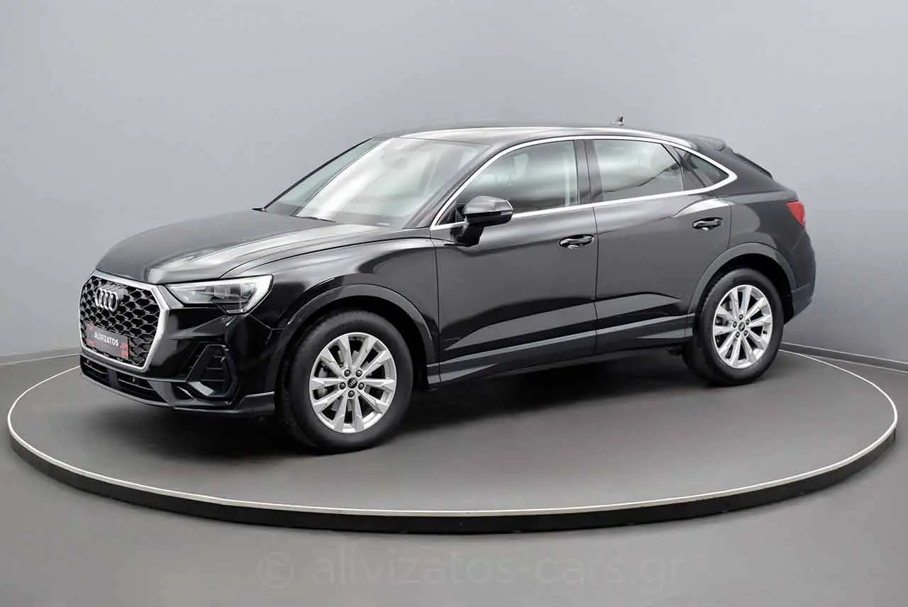 Audi Q3 - View 3