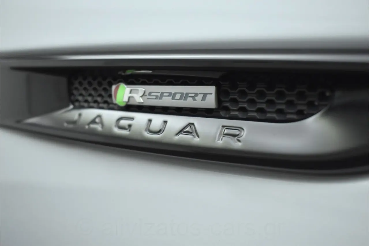 Jaguar F-Pace - View 2