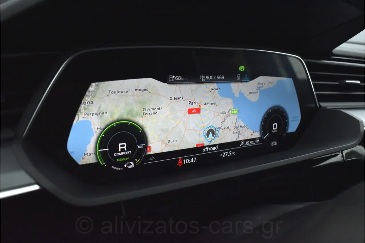 Audi e-tron - View 2