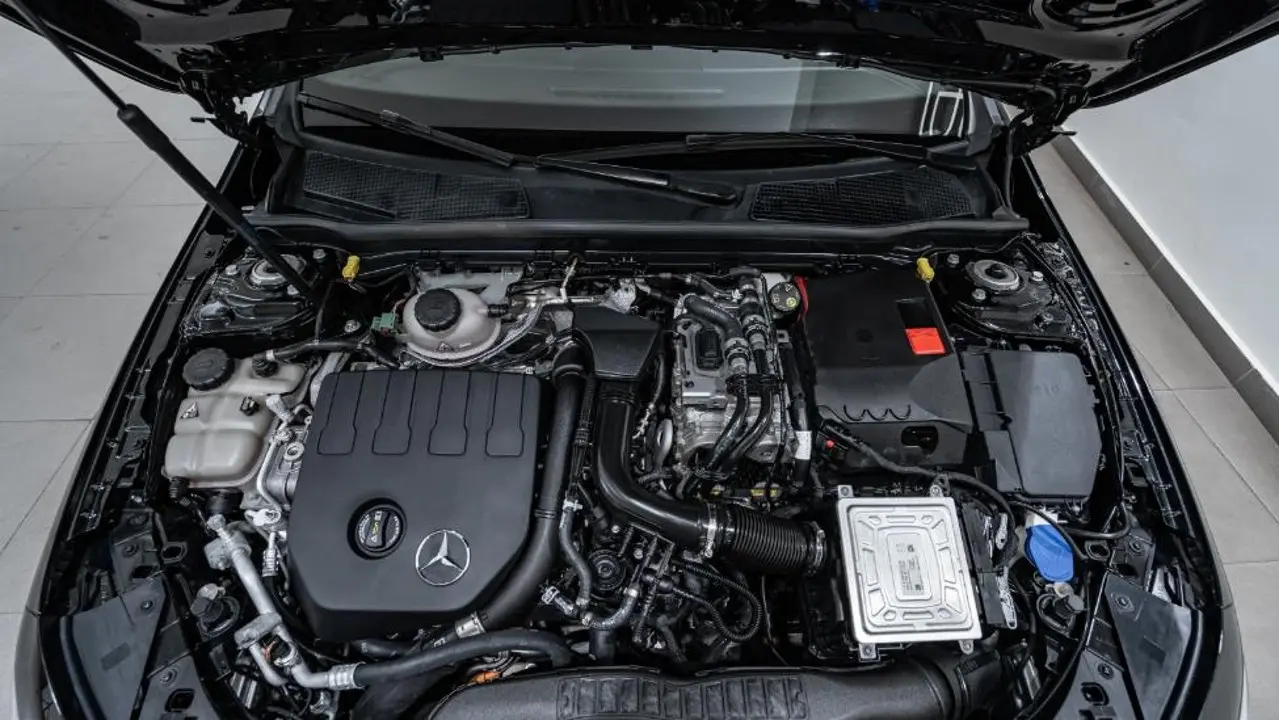 https://cdn.autoq.gr/websites/autobesikos.gr/images/vehicles/7320/1e1cccdf-d9fd-47da-aca9-5d43e2eeb4ca.jpg