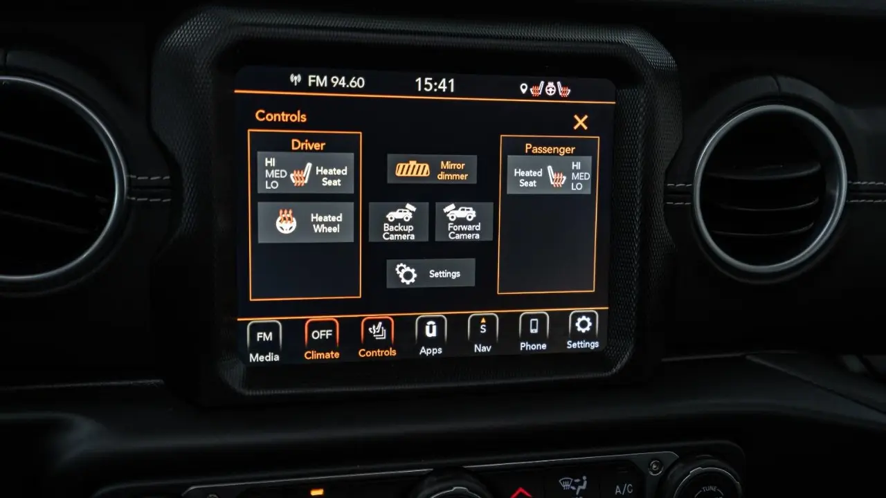 https://cdn.autoq.gr/websites/autobesikos.gr/images/vehicles/7340/39fa99e1-0786-41b5-ab7c-493911944cd6.jpg