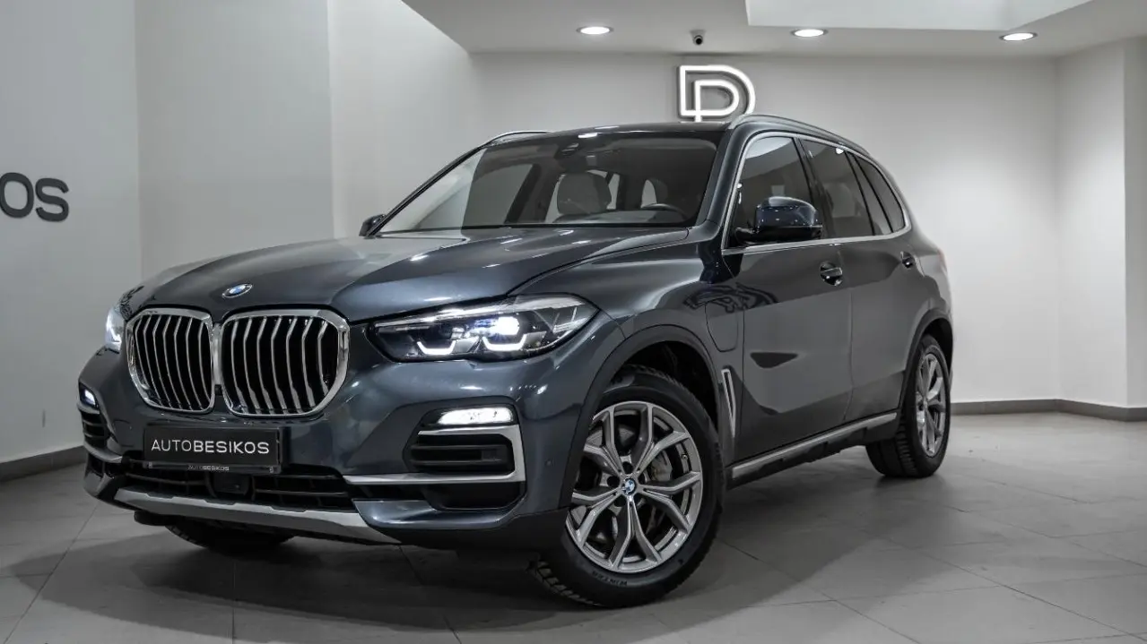 BMW X5 - View 2