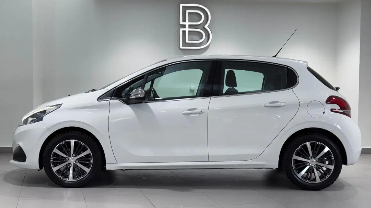 Peugeot 208 - View 3