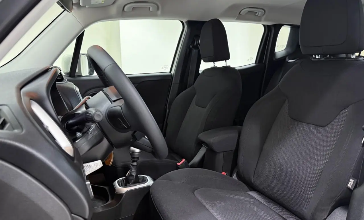 https://cdn.autoq.gr/websites/autobesikos.gr/images/vehicles/7413/1ce1b443-d260-4ec2-9f0d-1c1e56f99bc3.jpg