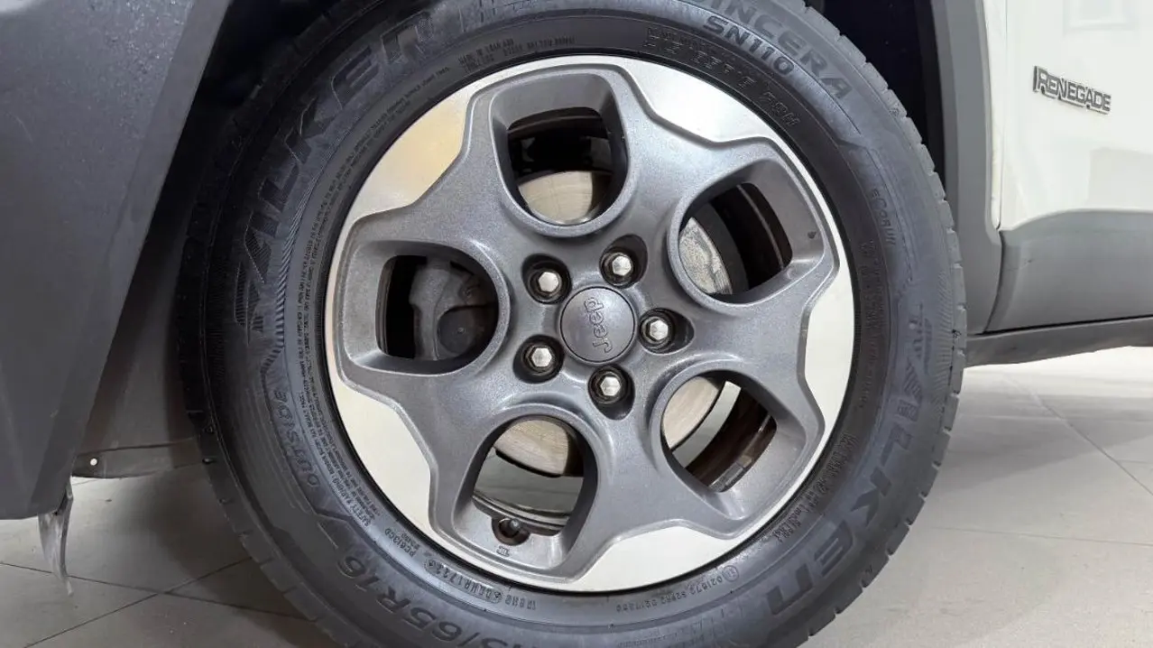 https://cdn.autoq.gr/websites/autobesikos.gr/images/vehicles/7413/24f13324-e76c-44fc-b9c3-0a15ae334ae0.jpg