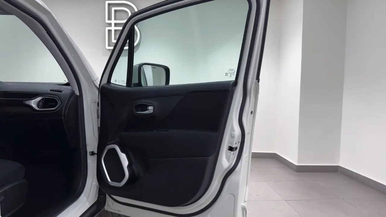 https://cdn.autoq.gr/websites/autobesikos.gr/images/vehicles/7413/4b1fe202-6427-48d7-bcc9-abd5861007d8.jpg