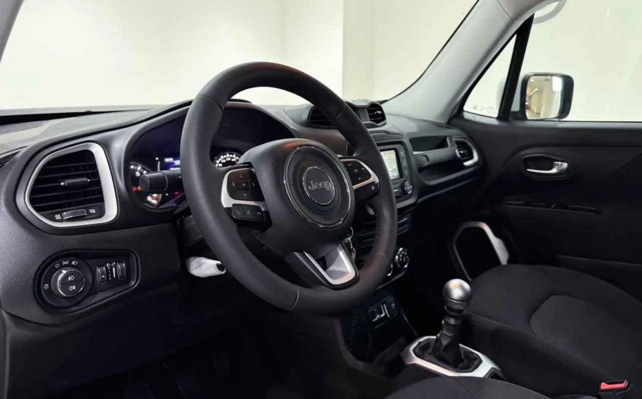 https://cdn.autoq.gr/websites/autobesikos.gr/images/vehicles/7413/b827be38-328a-47de-bace-b49bd14f0f0a.jpg