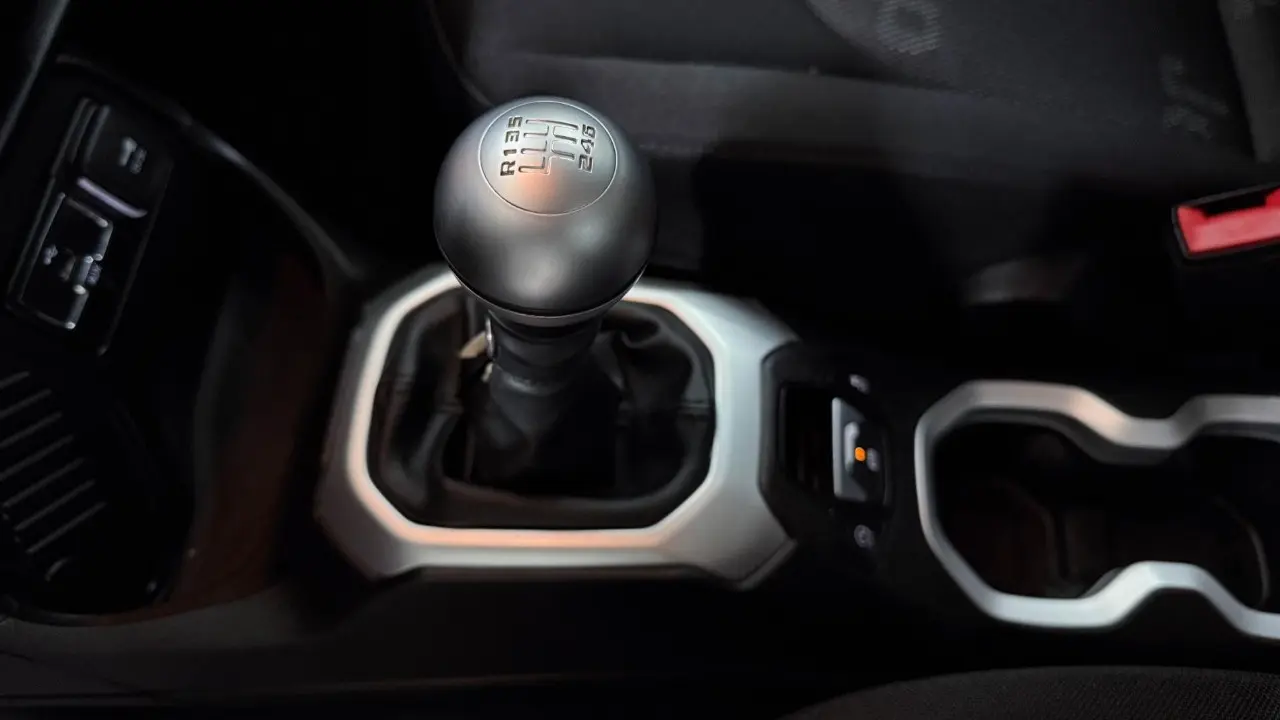 https://cdn.autoq.gr/websites/autobesikos.gr/images/vehicles/7413/d1a5a45a-5c50-4dc9-ac6d-457eb13ca310.jpg