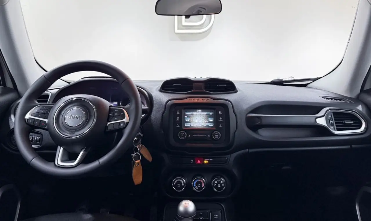 https://cdn.autoq.gr/websites/autobesikos.gr/images/vehicles/7413/fb25da26-a955-48b2-ba24-cc1fe51f9c71.jpg