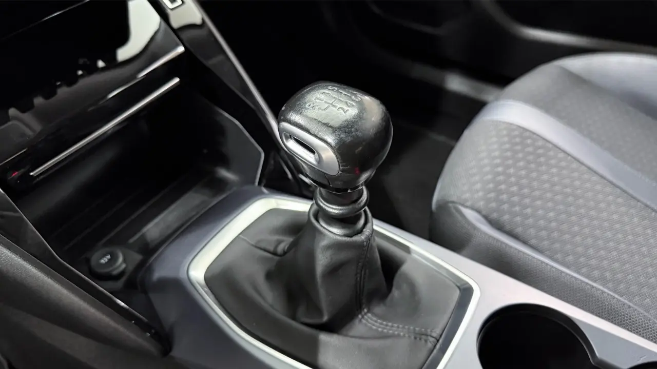 https://cdn.autoq.gr/websites/autobesikos.gr/images/vehicles/7485/8eb5fe68-2345-4a4c-b052-b3e5cf107376.jpg