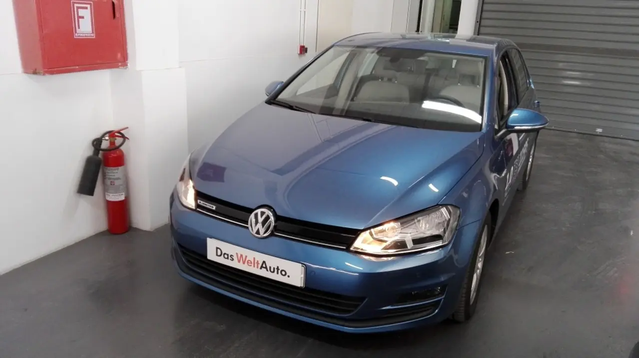 Volkswagen Golf - View 1