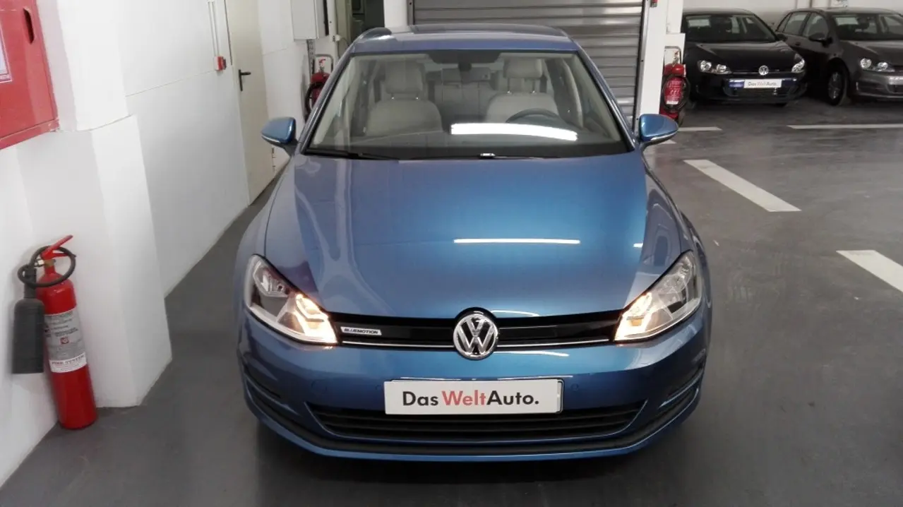 Volkswagen Golf - View 2