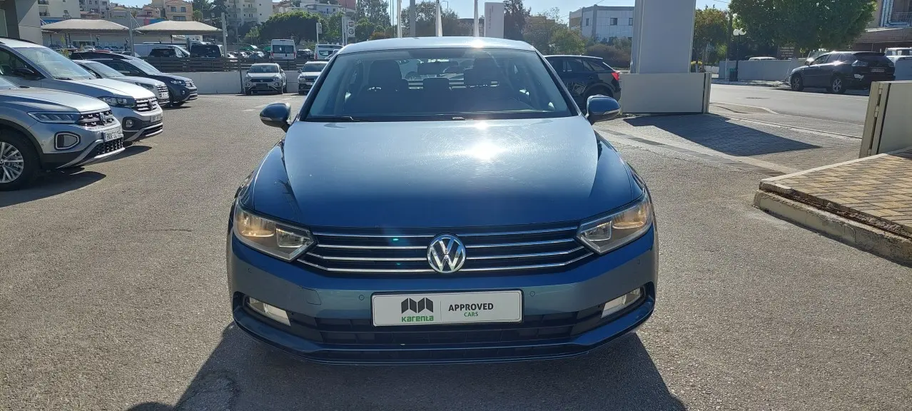 Volkswagen Passat - View 1