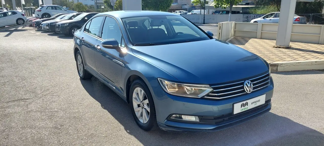 Volkswagen Passat - View 2