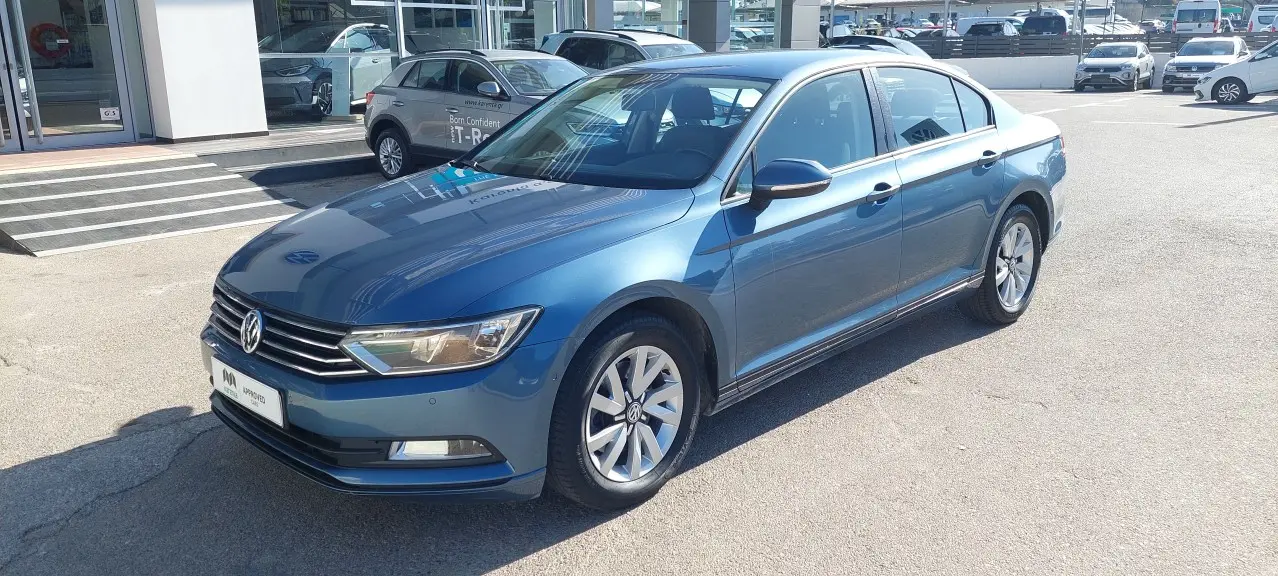 Volkswagen Passat - View 3