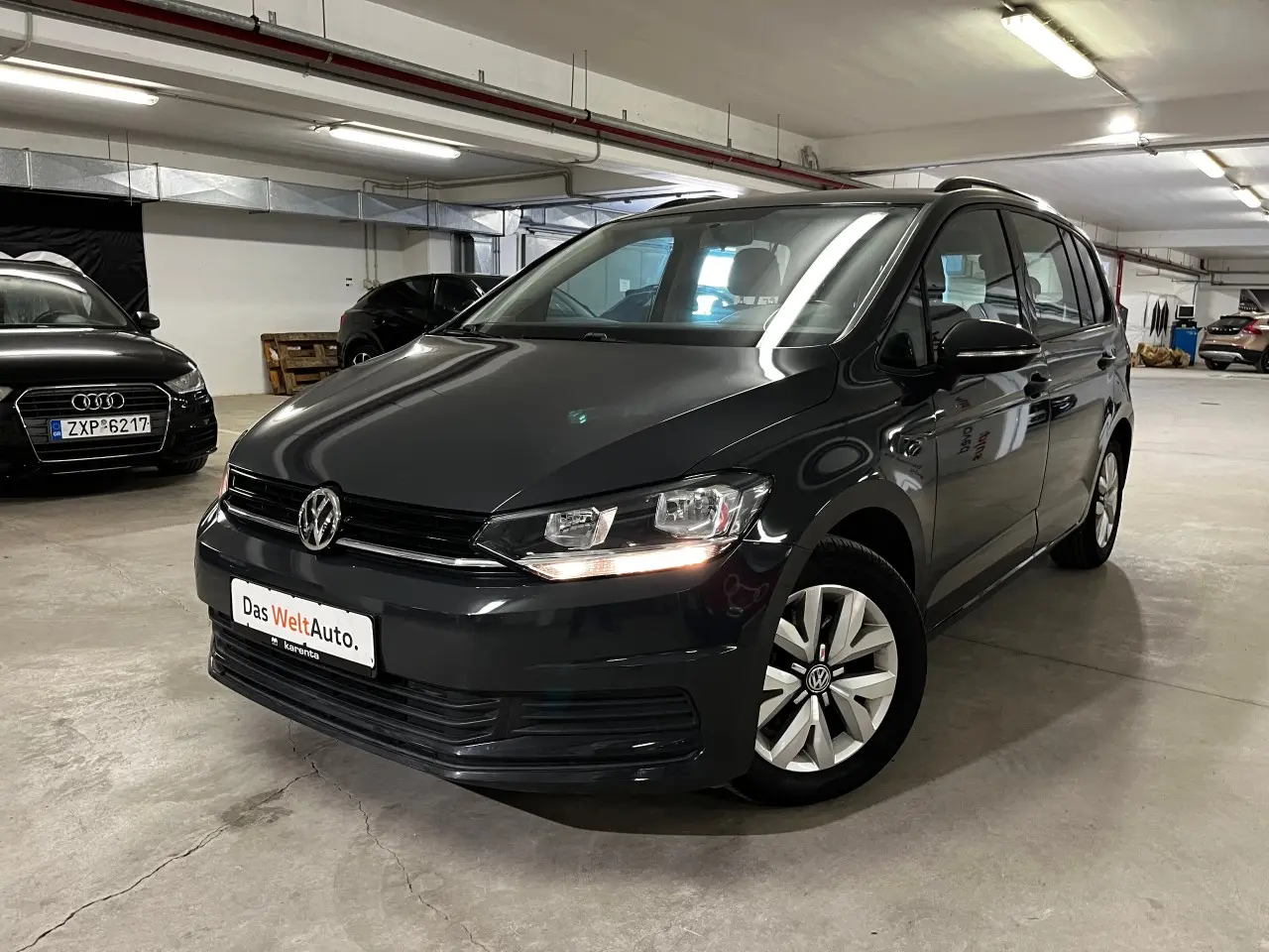 Volkswagen Touran - View 1