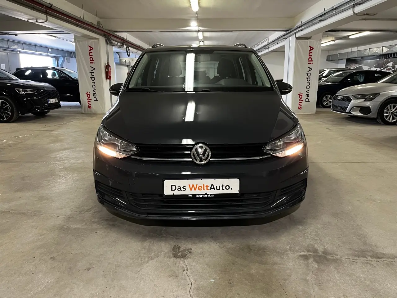 Volkswagen Touran - View 2