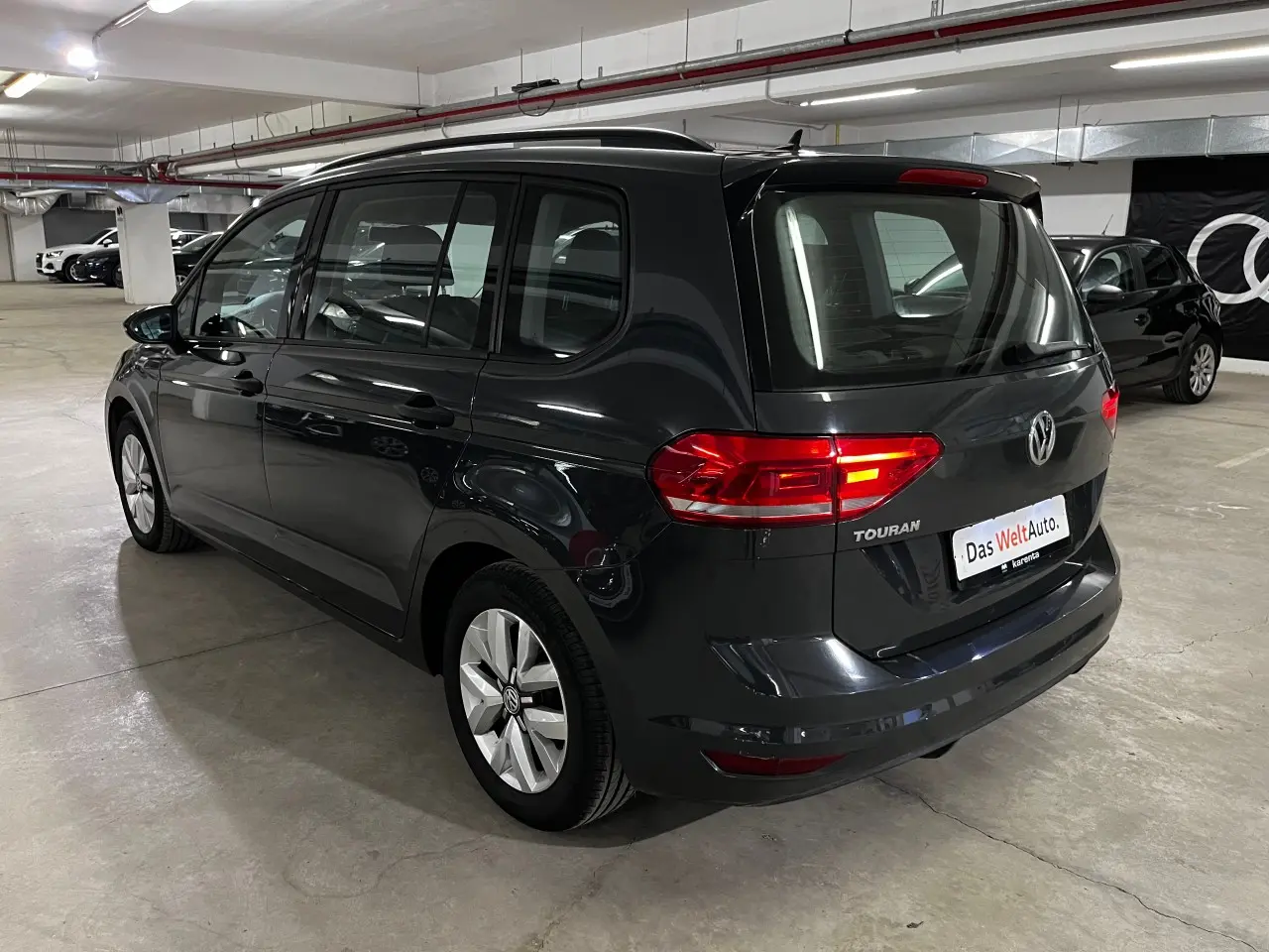 Volkswagen Touran - View 3