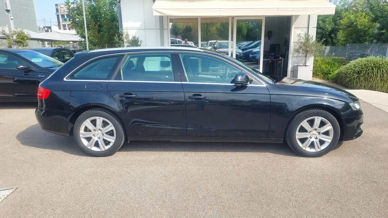 Audi A4 - View 3