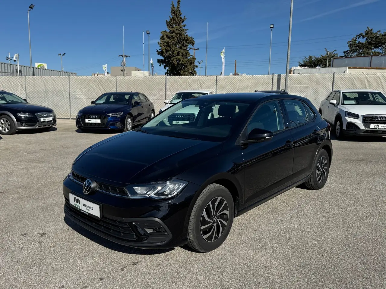 Volkswagen Polo - View 1