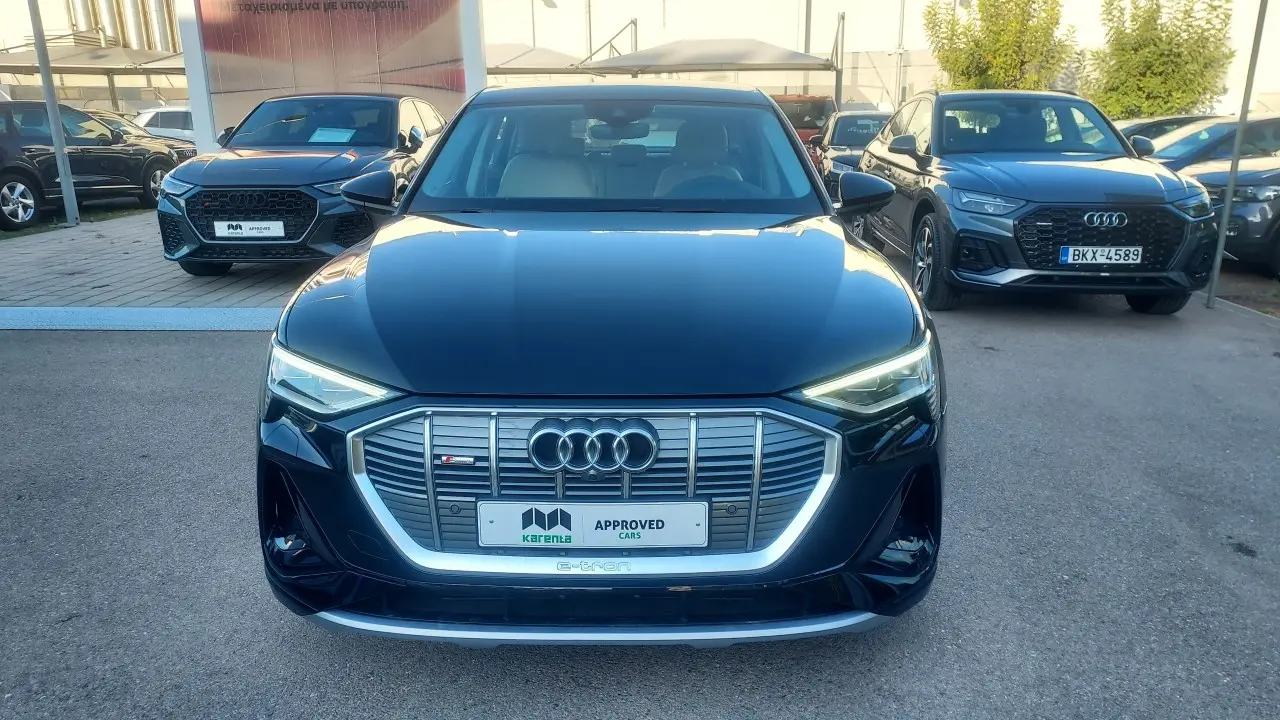 Audi e-tron - View 1