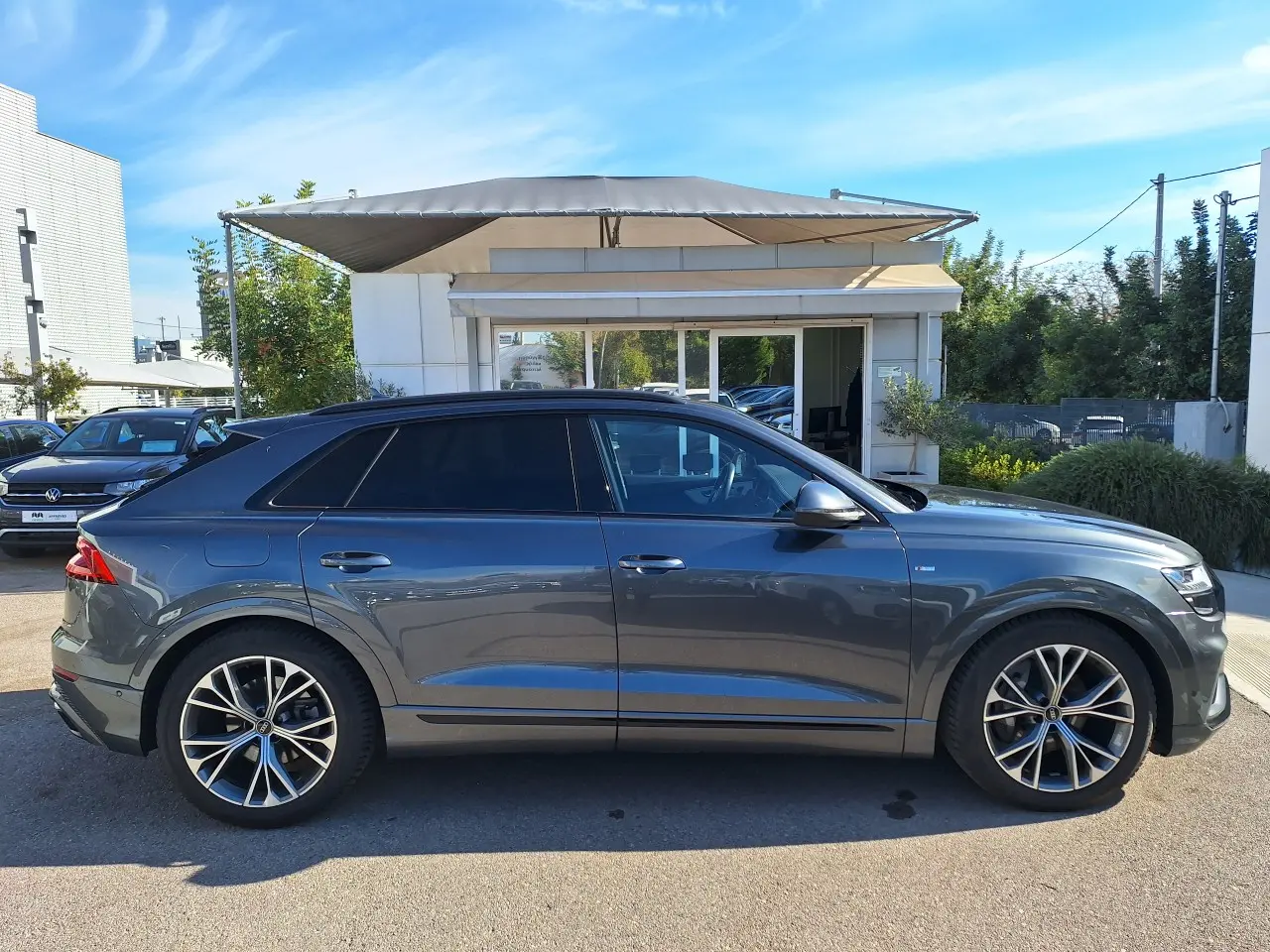 Audi Q8 - View 2