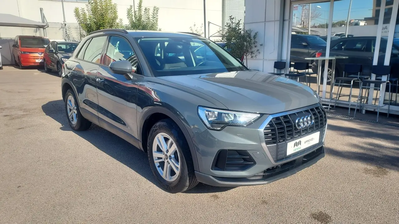Audi Q3 - View 3